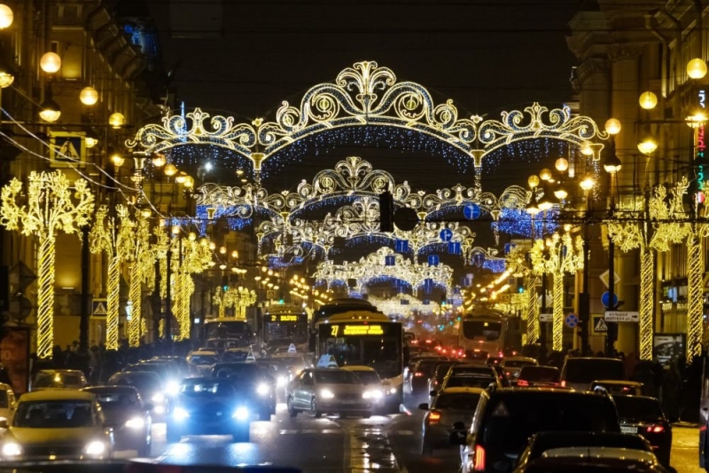 Оформление Петербурга праздничной иллюминацией оказалось под угрозой