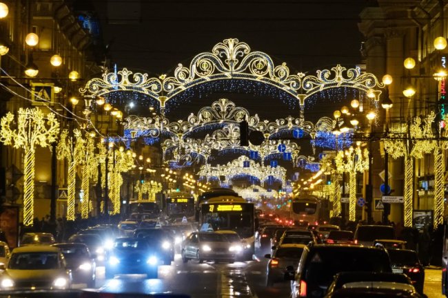 Оформление Петербурга праздничной иллюминацией оказалось под угрозой