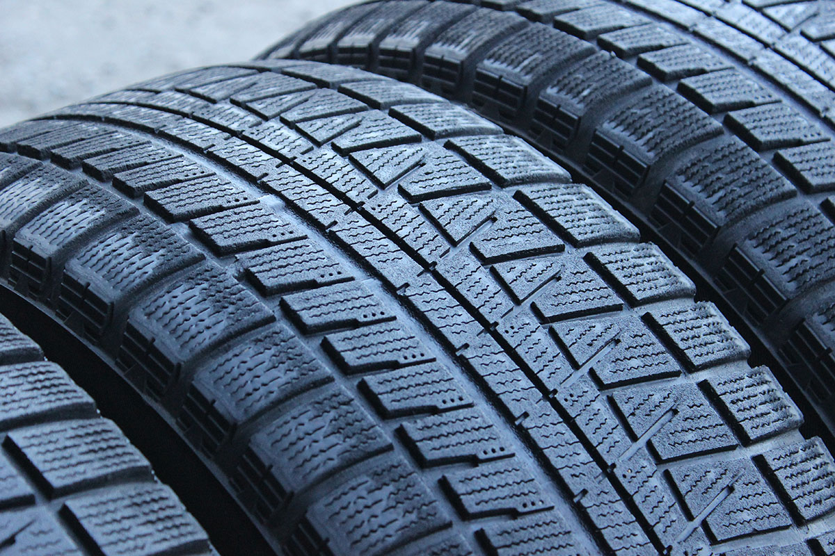 Шины липучки зимние бриджстоун. 215/60 16 Bridgestone Revo GZ. Bridgestone Blizzak Revo GZ 215/60r16 95s 12006. Blizzak Revo GZ 215/60 r16 95s. Бриджстоун 215/60/16 s 95 Revo-GZ.