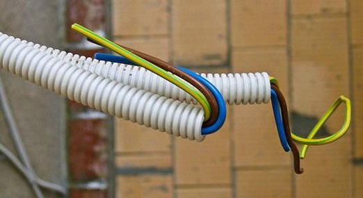 Закрепление кабелей при электромонтаже