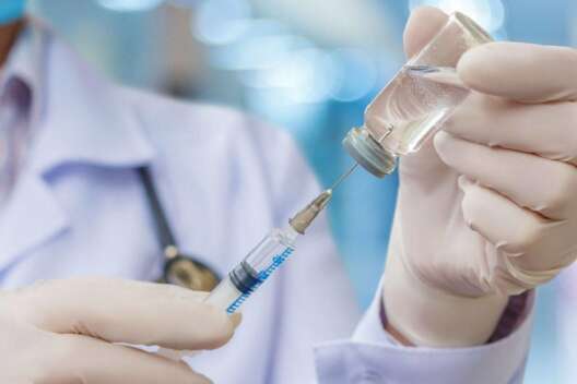 
            Вакцинация в Украине: сколько человек уже привиты от коронавируса        