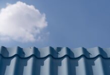 Металлочерепица — как выбрать, установить и что делать для долговечности кровли вашего дома